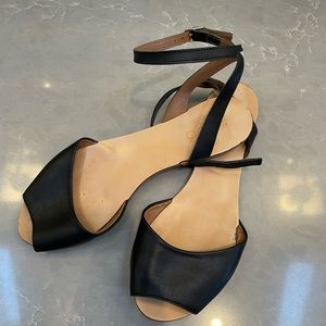 Aldo Black Leather Flat Sandals